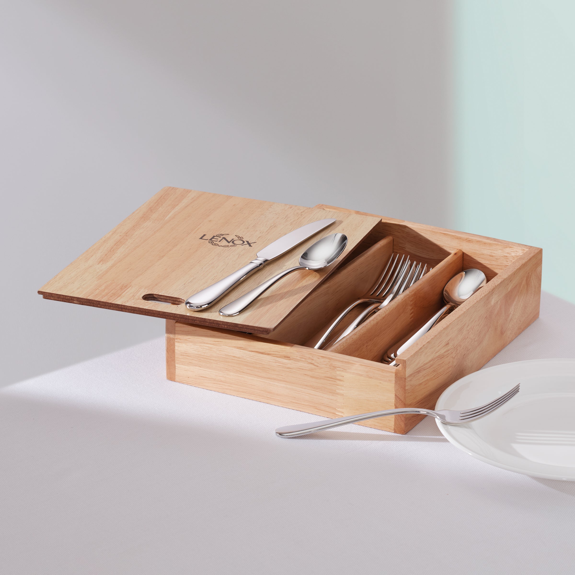 Studio 1414 Mirror 24 Piece Flatware Set